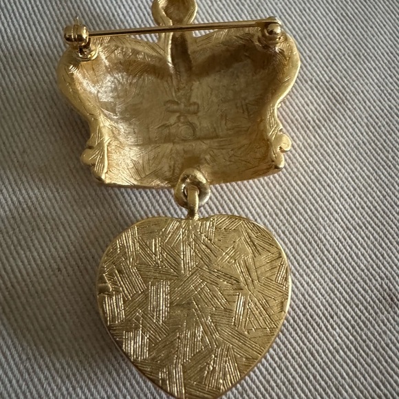 Gold Crown Heart Brooch - Picture 2 of 2